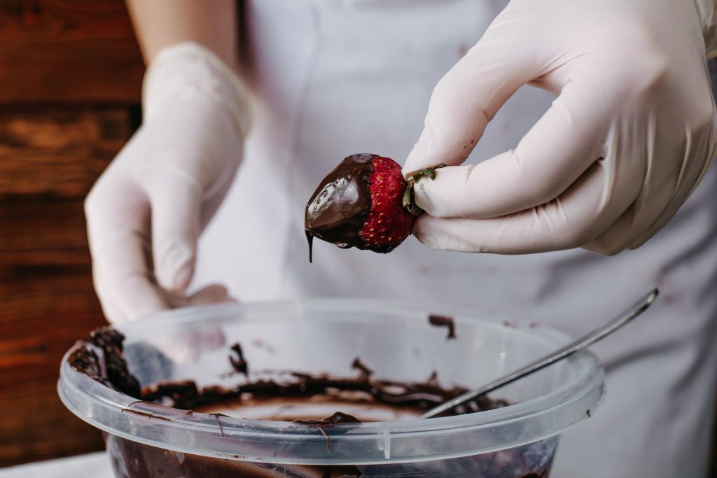 how to make chocolate dipped strawberries